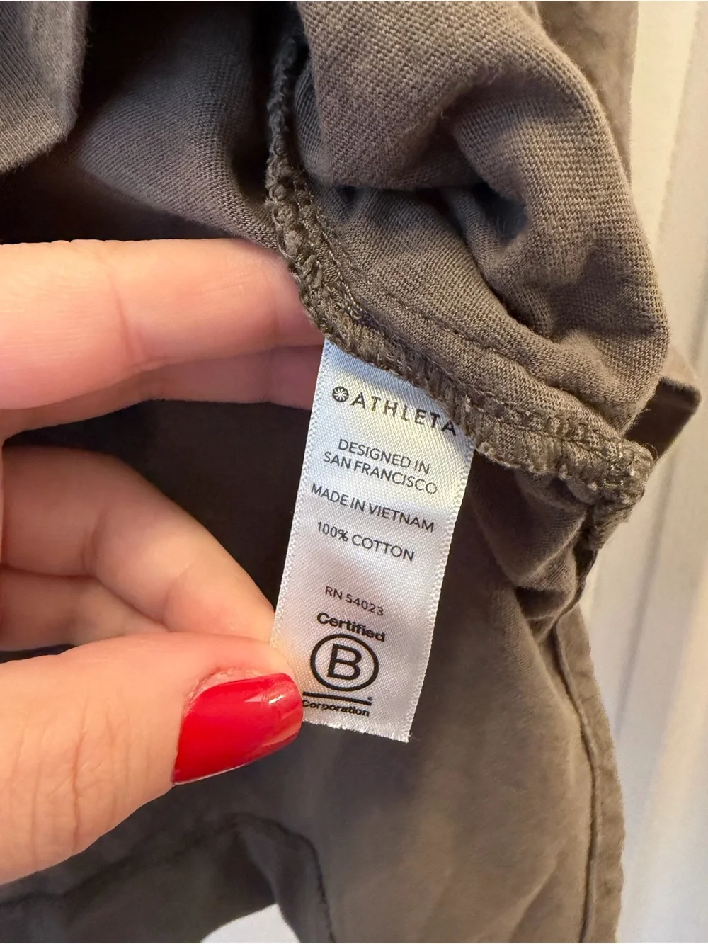 Athleta Taupe Long Sleeve Crewneck Tee Shirt Size Medium Athletic Athleisure